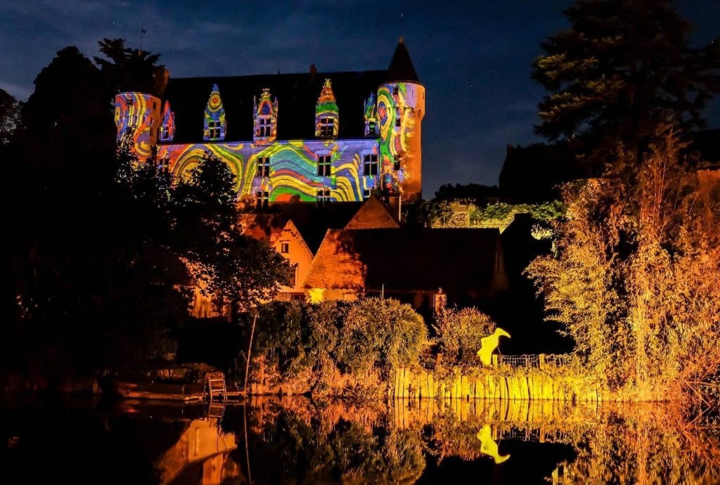 chateau de Montrésor de nuit illuminé avec décor pour les soirées légendaires